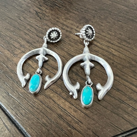 Conch Post Earrings with Naja made by Navajo Annie Spencer - Handmade - Picture 2 of 6